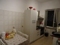 Кухня нашей итальянской AirBnB-квартиры. Ничем не отличается от привычных нам кухонь.