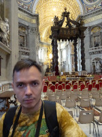 Я внутри главного католического храма планеты – собора святого Петра (Basilica Sancti Petri), рядом с центральным местом.