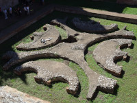 Послание древних на территории дворца Нерона (Domus Aurea) на Палатине (Mons Pălātīnus).