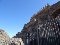 Остатки гигантской библиотеки храма Августа (Bibliotheca Templi Augusti) или дворца Тиберия (Bibliotheca Domus Tiberianae): всегда есть, куда забраться ещё выше.