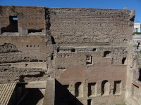 Остатки гигантской библиотеки храма Августа (Bibliotheca Templi Augusti) или дворца Тиберия (Bibliotheca Domus Tiberianae): разнообразие кирпичных кладок.