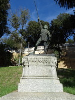 Памятник воину Альберто да Джуссано (Alberto da Giussano, 1105 – 1177), предположительно скульптора Этторе Ботти (Ettore Botti), был подарен Риму Миланом в честь 50-летия королевства Италия (Regno d'Italia) в 1911 году.