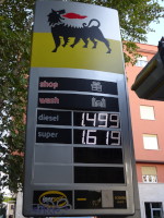 Цены на топливо в Риме 4 октября 2019 года: солярка (diesel) – 1,499 €/л (106,88 ₽/л), сверх (super) бензин – 1,619 €/л (115,43 ₽/л). 😱