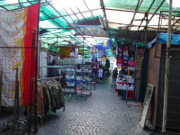 Легендарный рынок на улице Саннио (Mercato di Via Sannio) оказался обычным «черкизоном», ну или рынком «Факел» для владимирцев.