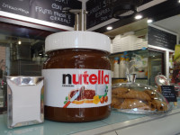 “Nutella” королевского размера. 😋 Банка в 2 раза больше салфетницы и крышки-клоша (cloche)! 😮