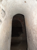 Катакомбы святого Каллисто (Catacomba di San Callisto) – это многоярусные каменные лабиринты с огромным количеством захоронений ранних христиан.