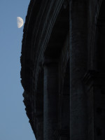 Луна и Колизей (Colosseus).