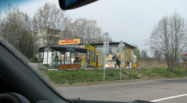 Тут можно отведать не самой плохой в этой жизни шаурмы.
