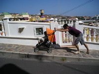 Пуэрто-де-Сантьяго (Puerto de Santiago), улица Солнца (Calle el Sol). Фотография совершенно не передаёт дикий подъём улицы (горизонт завален).