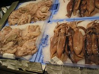 Пуэрто-де-Сантьяго (Puerto de Santiago), гипермаркет Mercadona. Всякие гады морские для любителей их поесть, видимо, местного вылова.