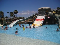Коста Адехе (Costa Adeje), аквапарк AquaLand. Если я не ошибаюсь, на этой фотографии присутствуют оба сына – кто найдёт? 😉