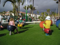 Плая-де-лас-Америкас (Playa de las Américas), проспект Америк (Avenida las Américas). У детей чутьё на детские площадки. 😊