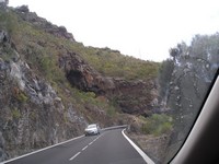 Где-то по дороге из Пуэрто-де-Сантьяго (Puerto de Santiago) в национальный парк Тейде (Parque nacional del Teide). За подъёмом – спуск, потом опять подъём, перевал за перевалом…