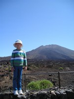 Национальный парк Тейде (Parque nacional del Teide). Рат и один из вулканов (их в парке много, но главный – Тейде).