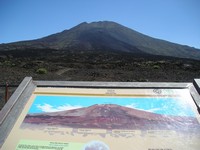 Национальный парк Тейде (Parque nacional del Teide). Одна из первых смотровых площадок, с которой хорошо виден самый главный вулкан острова.