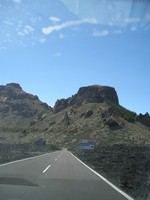 Национальный парк Тейде (Parque nacional del Teide). Где-то здесь снимались «Звёздные войны: Эпизод I – Скрытая угроза» (Star Wars: Episode I – The Phantom Menace, 1999), в частности, эпизод с гонками на подах между подобных скал.