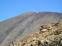 Национальный парк Тейде (Parque nacional del Teide). Приближение вершины самого вулкана Тейде, при котором канатная дорога видна уже лучше (минимум две опоры).
