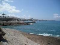 Коста Адехе (Costa Adeje), пляж Герцога (Playa del Duque). Вид на юг и продолжение побережья Коста Адехе.