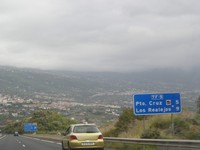 Арендованный Opel Astra, где-то по дороге из Санта-Круз-де-Тенерифе (Santa Cruz de Tenerife) в Икод-де-лос-Винос (Icod de los Vinos). Едем вниз, потом вверх…