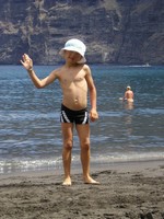 Сантьяго-дель-Тейде (Santiago del Teide), пляж у скал Гигантес (Playa de los Gigantes). Рат передаёт вулканский привет от Спока. 😉