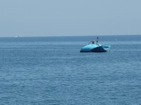 Территориальные воды Туниса. Подводная лодка AquaVision (одна из виденных нами в порту) готовится к погружению.