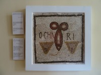 Музей археологии Суса. В основном, скульптура, горшки и мозаика, в том числе такая вот, «по Фрейду». 😊