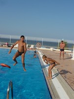 Один из бассейнов гостиницы Selima Club. Попытка одновременного прыжка в воду. 😊