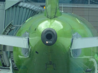 Зелёный «огурчик» авиакомпании “S7 Airlines” / «Сибирь», вид сзади, так сказать, «попка», которую у огурчиков обычно отрезают. 😊