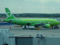 Цельный самолёт Airbus A320-200 российской авиакомпании “S7 Airlines” / «Сибирь», с тем же бортовым номером VQ-BOA, с которым он до этого был только в виде хвоста.