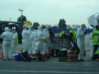 Первые коронавирусные ограничения в авиаперевозках во 2-й год пандемии. Группа дезинфекции настолько серьёзная, как будто собирается бороться с геморрагической лихорадкой Эбола. 🤦