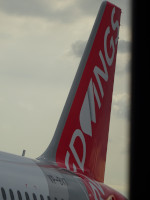 Хвост (нет, хвостище!) нашего самолёта Airbus A321 с бортовым номером VP-BVT российской авиакомпании “Red Wings Airlines”.