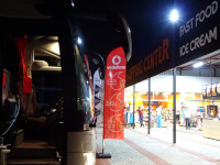 Дурная (для туристов) практика во время (особенно позднего) трансфера (уставших от полёта и голодных туристов) из аэропорта в гостиницы останавливаться в (партнёрствующих с туроператором) придорожных магазинчиках, чтобы туристы уже начали тратить там свои денежки… 🤦