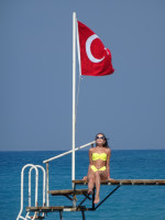 Хорошее дополнение к турецкому флагу (Türkiye Cumhuriyeti bayrağı)… да и вообще, к любому флагу, если на море. 😊