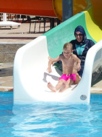 Международные путешествия безусловно хороши тем, что национальное (и религиозное) многообразие БОЛЬШОГО МИРА может НАСТИЧЬ 😁 тебя везде, тем самым избавляя от предрассудков, фанатизма и ограниченности (как это отмечал Марк Твен).