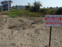 «Особая собственность не войдена» (special property is not entered) – вот что получается, когда не знаешь английский язык, а пытаешься написать «Частная собственность, не входить» (private property, do not enter). 😊