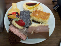 Минутка food porn'а: всяческие сладости (часто приторные, так что лучше всего запивать водой) – в этом турки, как и многие другие восточные народы, знают толк! 😋