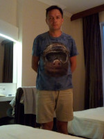 «Контрольный» снимок меня для родственников, вечером в гостиничном номере.