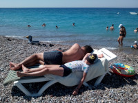 Уморило жаркое турецкое солнышко, убаюкал шум средиземноморского прибоя, и папу, и младшего сыночка… 😍