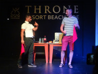 Сценка с выразительным турецким иллюзионистом (амплуа «злой гений») и случайно вызванным из зала отдыхающим, предположительно, русским.