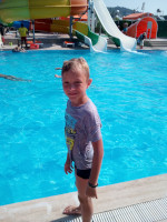 Когда жара и обгорать нельзя, но купаться очень хочется, то делаем, как мусульманские женщины – купаемся в одежде.