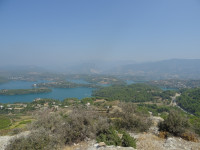 Горизонтальный вид № 2/3 на реку Манавгат (Manavgat) и/или её водохранилища с окружающих гор.