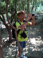 Юннат-фотограф. 😍 Если кто не в курсе, «юннат» – это замечательное советское сокращение, «юный натуралист». Во Владимире единственный сад юннатов взяли и зачем-то переименовали в Патриарший, тем самым попытавшись скрыть советские достижения под слоем православной истории. 🤦 Но на этой фотографии мой старший сын не в этом саду, а вообще в Турции.