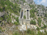 Предположительно, сливные каналы плотины на реке Манавгат (Manavgat).