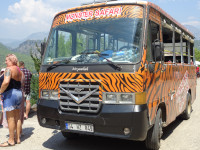 Вот и отгадка той фотозагадки про надпись на экскурсионном микроавтобусе! Кто угадал? 😉