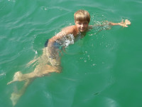 Мой старший сын Ратмир, ныне отлично плавающий, в своё время был «подопытным кроликом» – я учил его, 6-летку, плаванию, попутно изобретая свою «авторскую» методику обучения дошкольника плаванию.