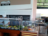 5* и система питания «всё включено» у хорошей гостиницы (а наша “Throne Beach Resort & Spa” именно такая) подразумевают питание в том числе на пляже. 😋