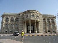 «Скажите, как пройти в библиотеку?..» Шарджи?..