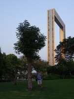 Как-то плохо у меня получилось встроиться в фоторамку Dubai Frame. 😊