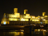 Центральный рынок Шарджи (Sharjah Central Souk, السوق المركزي) сбоку почему-то напоминает мне паровозик. 😊