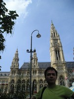 Вена, здание ратуши (Rathaus). Невероятно красивое готическое здание! Здание владимирской городской администрации не идёт с ним ни в какое сравнение. 😊